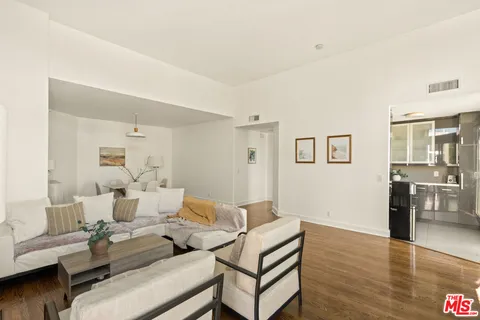 $709,000 | 1310 North Detroit Street, Unit 401, Los Angeles, CA 90046