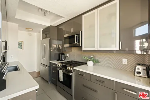 $709,000 | 1310 North Detroit Street, Unit 401, Los Angeles, CA 90046