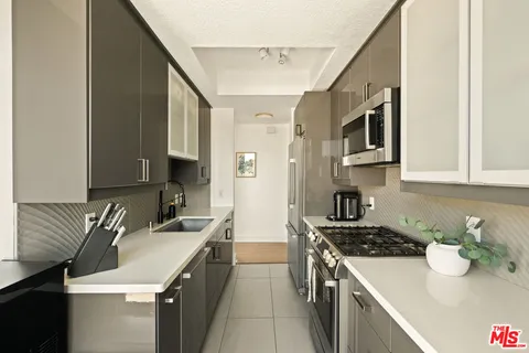 $709,000 | 1310 North Detroit Street, Unit 401, Los Angeles, CA 90046