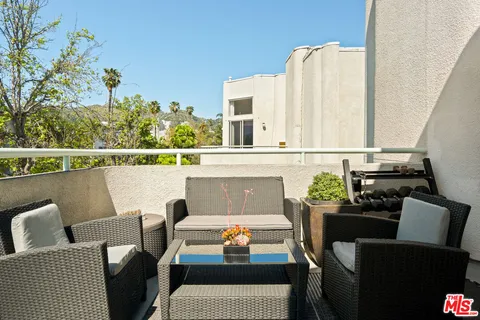 $709,000 | 1310 North Detroit Street, Unit 401, Los Angeles, CA 90046