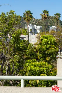 $709,000 | 1310 North Detroit Street, Unit 401, Los Angeles, CA 90046