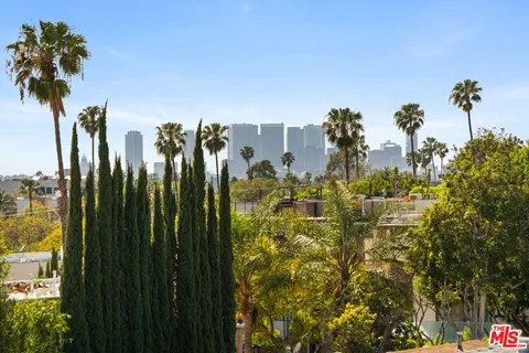 $709,000 | 1310 North Detroit Street, Unit 401, Los Angeles, CA 90046