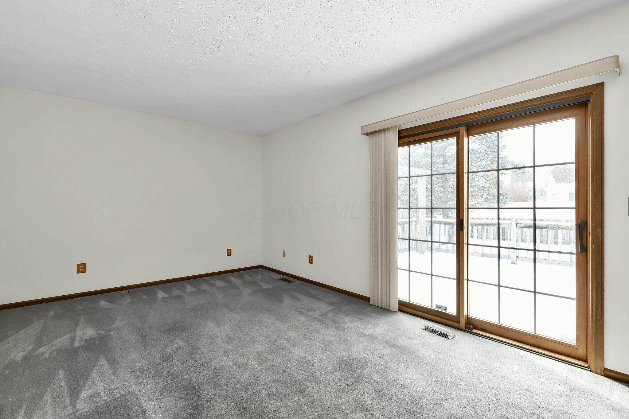 271 Rosehill Road Reynoldsburg, OH 43068 - Photo 8 of 20 Living Room