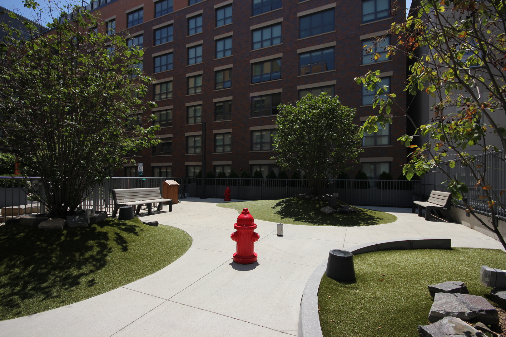 1164 West Madison Street, Unit 309 Chicago, IL 60607 - Photo 15 of 18 a garden view with a seating space