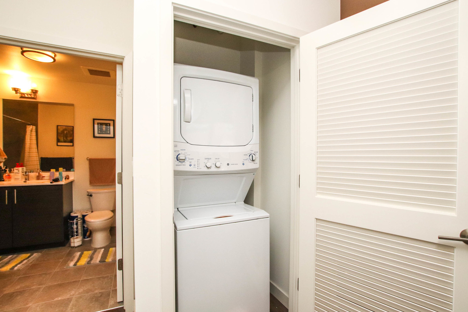 1164 West Madison Street, Unit 309 Chicago, IL 60607 - Photo 8 of 18 a utility room with dryer and washer