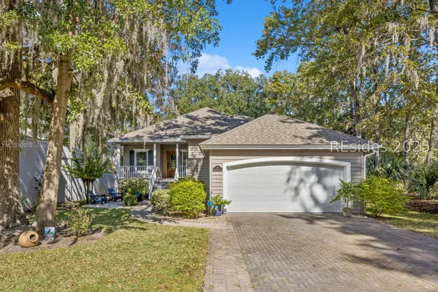 $635,000 | 32 Wax Myrtle Court, Hilton Head Island, SC 29926
