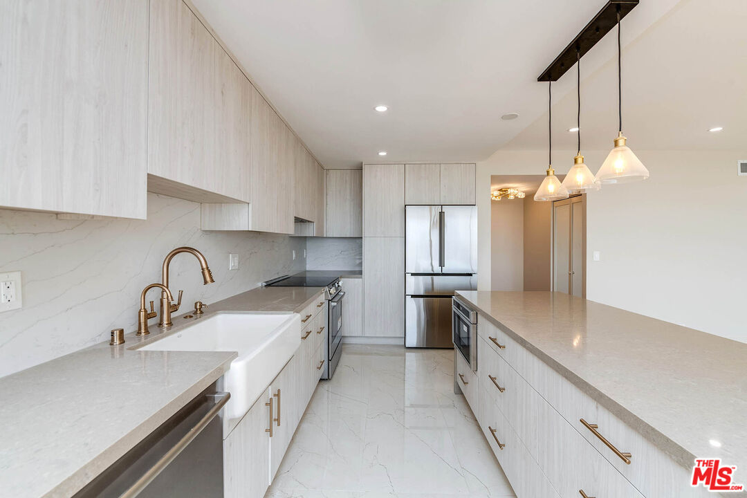 2222 Avenue Of The Stars, Unit 1701 Los Angeles, CA 90067 - Photo 11 of 35