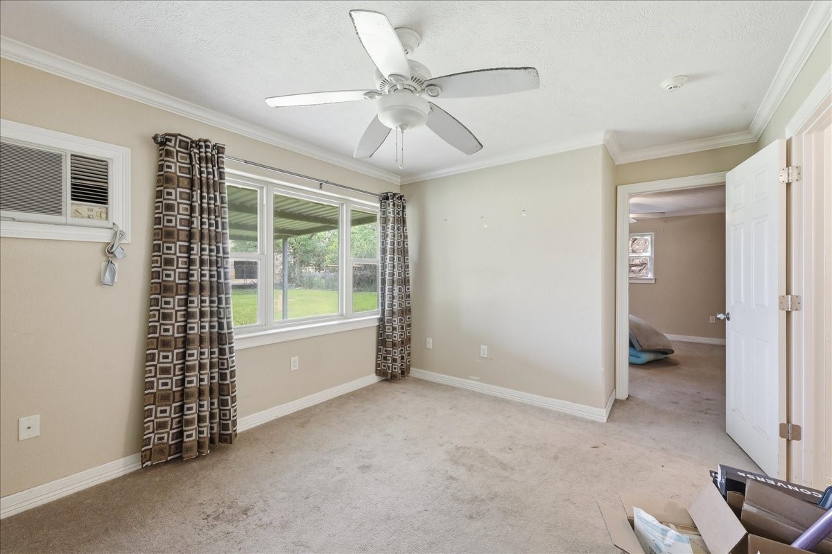 150 Gary Street Bridge City, TX 77611 - Photo 6 of 12 Secondary living area or family room with open floor layout.