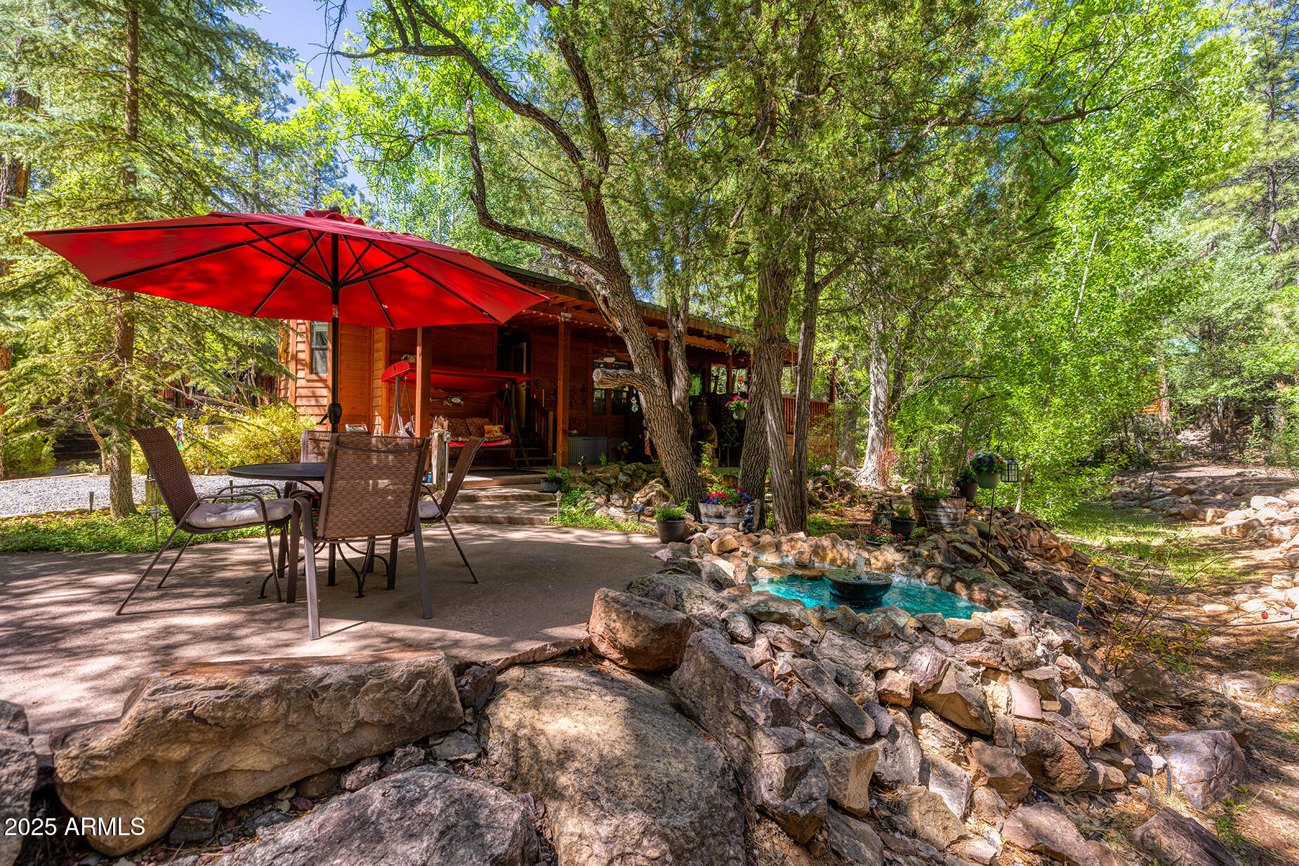 2140 Horseshoe Loop Show Low, AZ 85901 - Photo 18 of 35 Sitting Area & Grounds