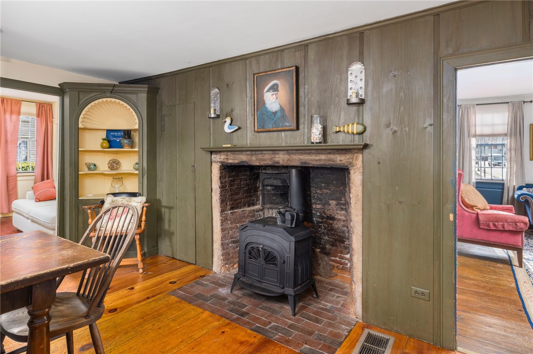 31 Bridge Street Newport, RI 02840 - Photo 14 of 50