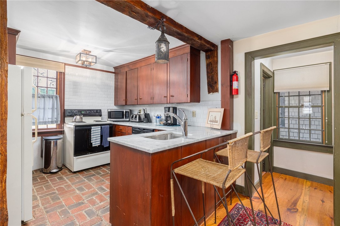 31 Bridge Street Newport, RI 02840 - Photo 7 of 50