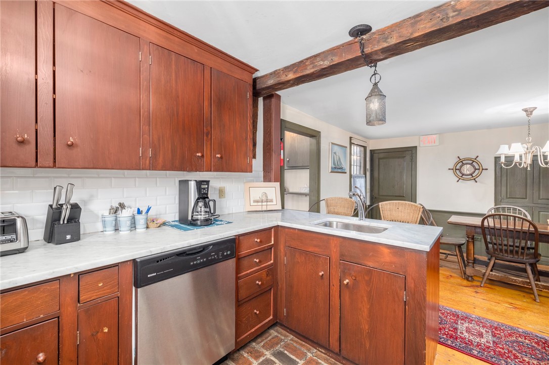 31 Bridge Street Newport, RI 02840 - Photo 9 of 50