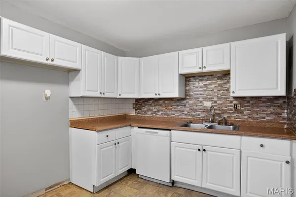 $99,900 | 2240 Kerwin Drive, St. Louis, MO 63136