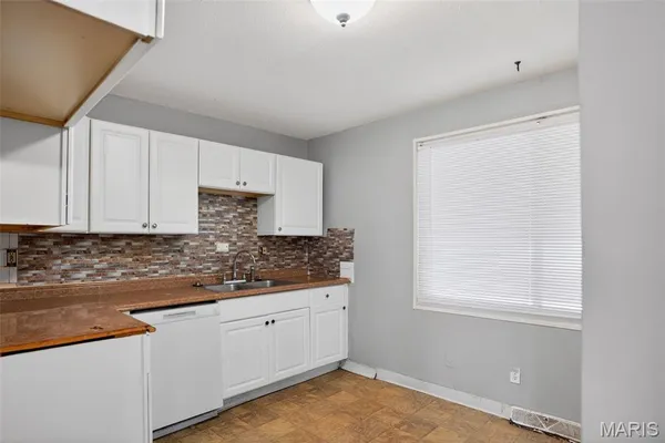 $99,900 | 2240 Kerwin Drive, St. Louis, MO 63136