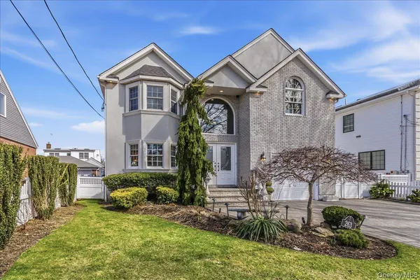 $1,388,888 | 263 James Street, Franklin Square, NY 11010