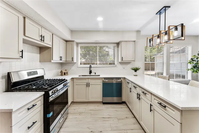 $479,900 | 3 Ridgeline Court, The Woodlands, TX 77381