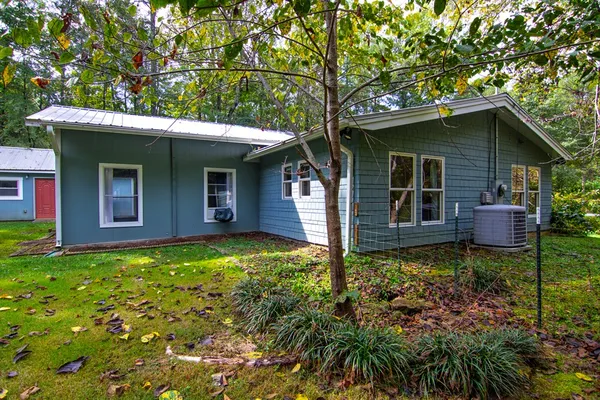a view of a house with a backyard