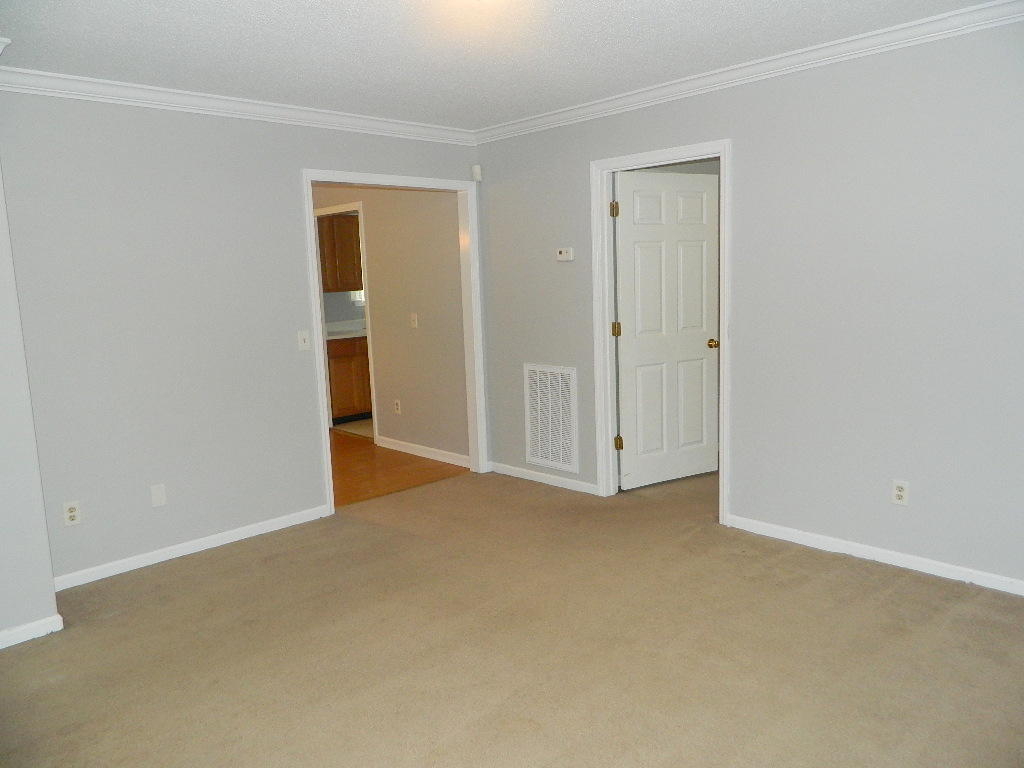 23 Anderson Road Ringgold, GA 30736 - Photo 4 of 36 Living Room