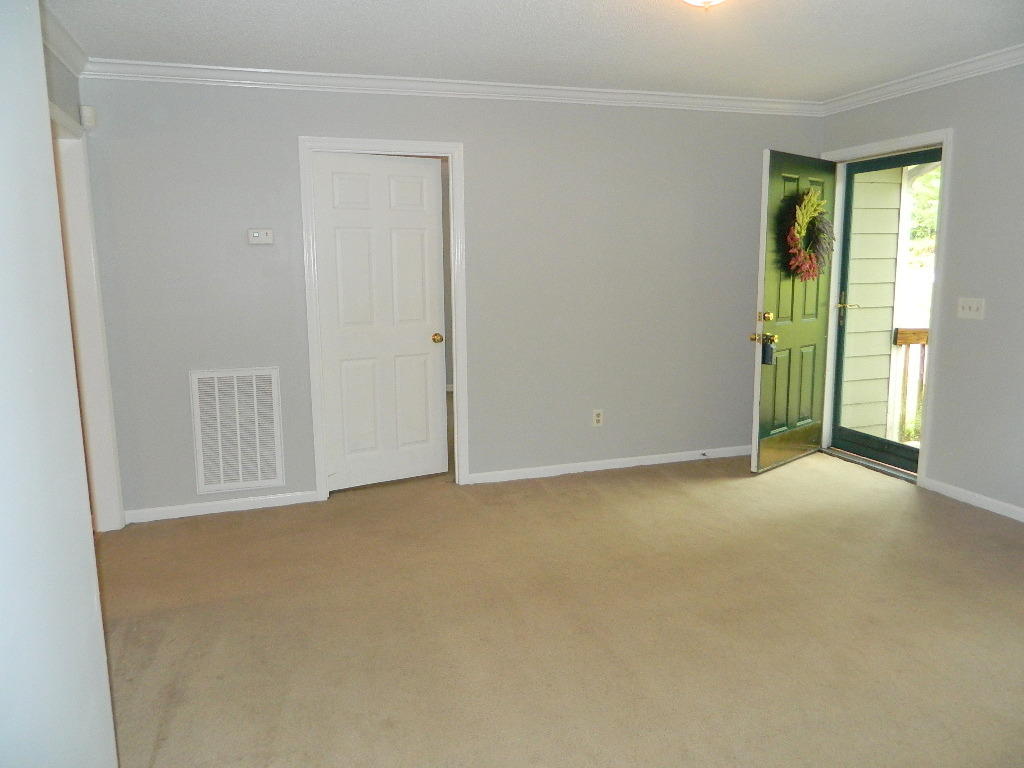 23 Anderson Road Ringgold, GA 30736 - Photo 6 of 36 Living Room