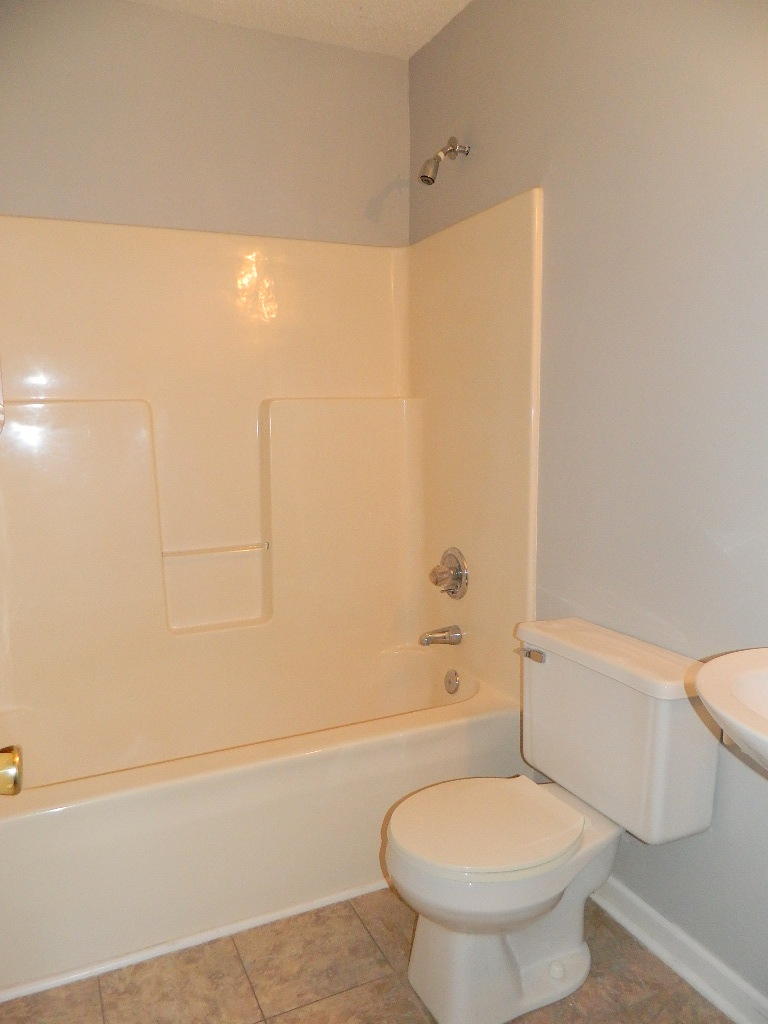 23 Anderson Road Ringgold, GA 30736 - Photo 10 of 36 Shared Bath