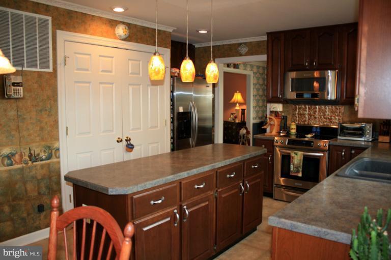 9617 North Wind Road Parkville, MD 21234 - Photo 19 of 30 Kitchen