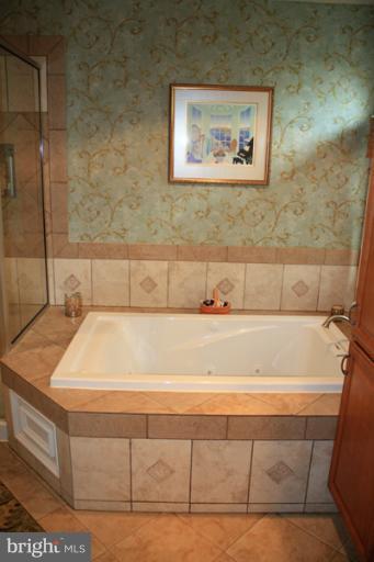 9617 North Wind Road Parkville, MD 21234 - Photo 21 of 30 Bath (Master)