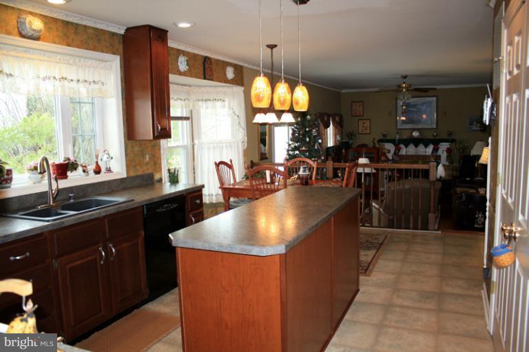 9617 North Wind Road Parkville, MD 21234 - Photo 25 of 30 Kitchen