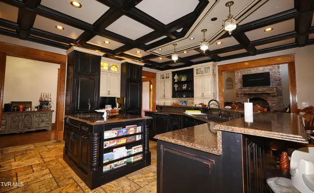 $1,750,000 | 900 Tanager Drive, Bluefield, VA 24605