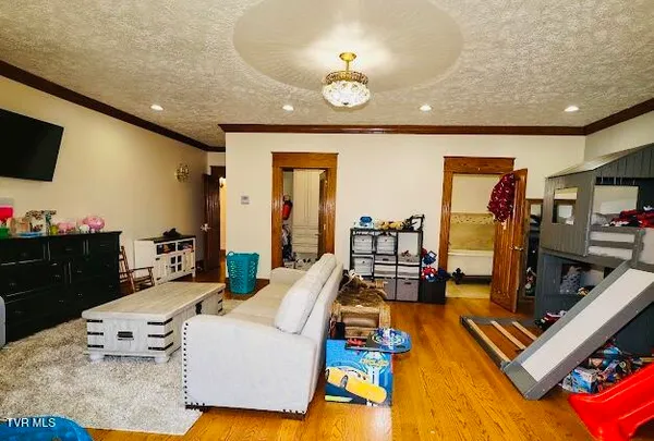 $1,699,999 | 900 Tanager Drive, Bluefield, VA 24605
