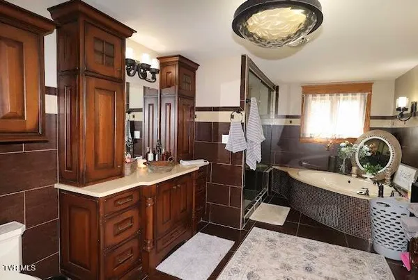 $1,699,999 | 900 Tanager Drive, Bluefield, VA 24605