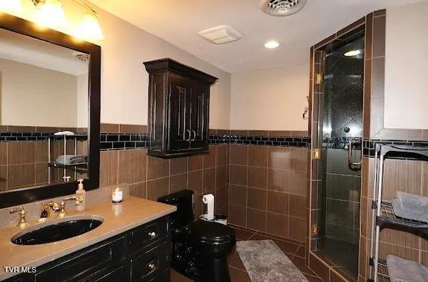 $1,699,999 | 900 Tanager Drive, Bluefield, VA 24605
