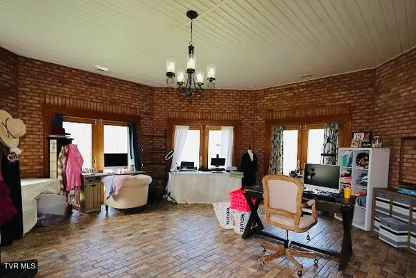 $1,699,999 | 900 Tanager Drive, Bluefield, VA 24605