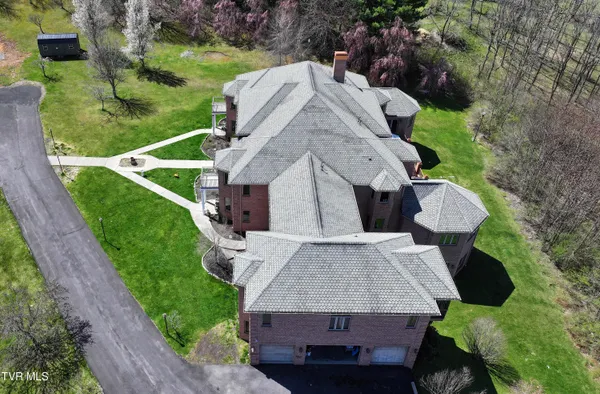 $1,699,999 | 900 Tanager Drive, Bluefield, VA 24605