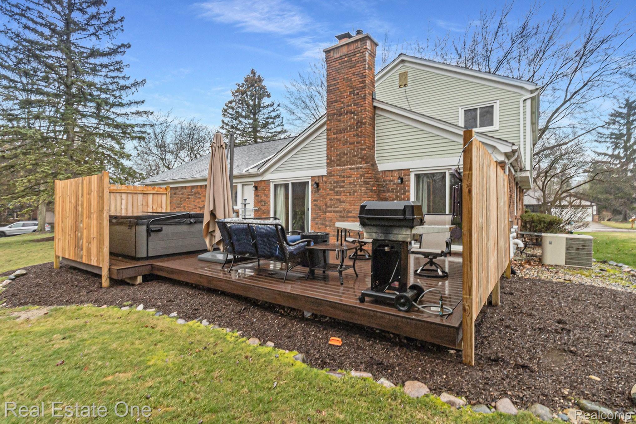 33825 Old Timber Road Farmington, MI 48331 - Photo 24 of 28 IMG_5140.jpg