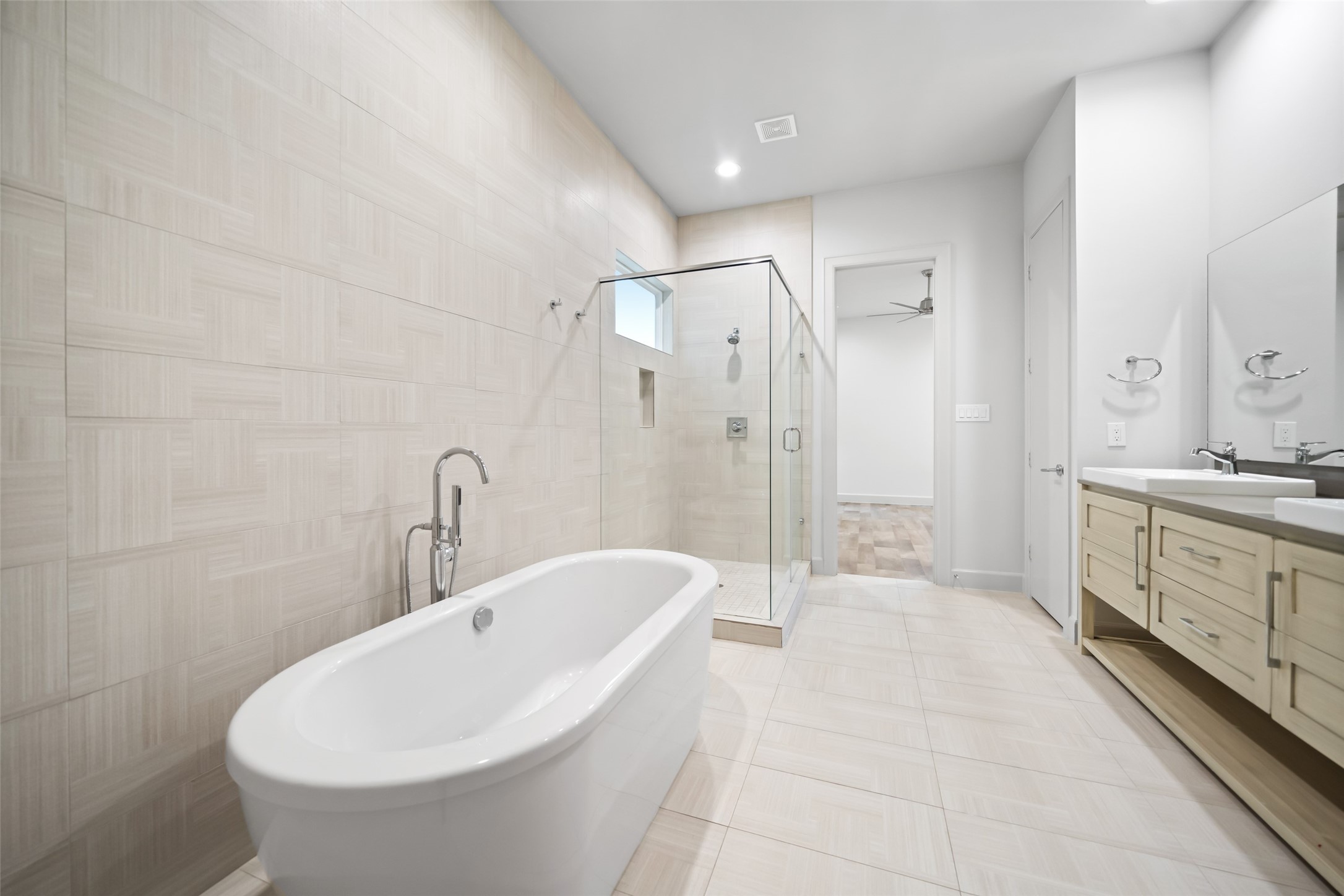 6809 Troya Lane Houston, TX 77092 - Photo 25 of 49