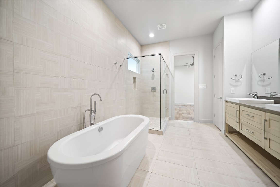 6809 Troya Lane Houston, TX 77092 - Photo 25 of 49