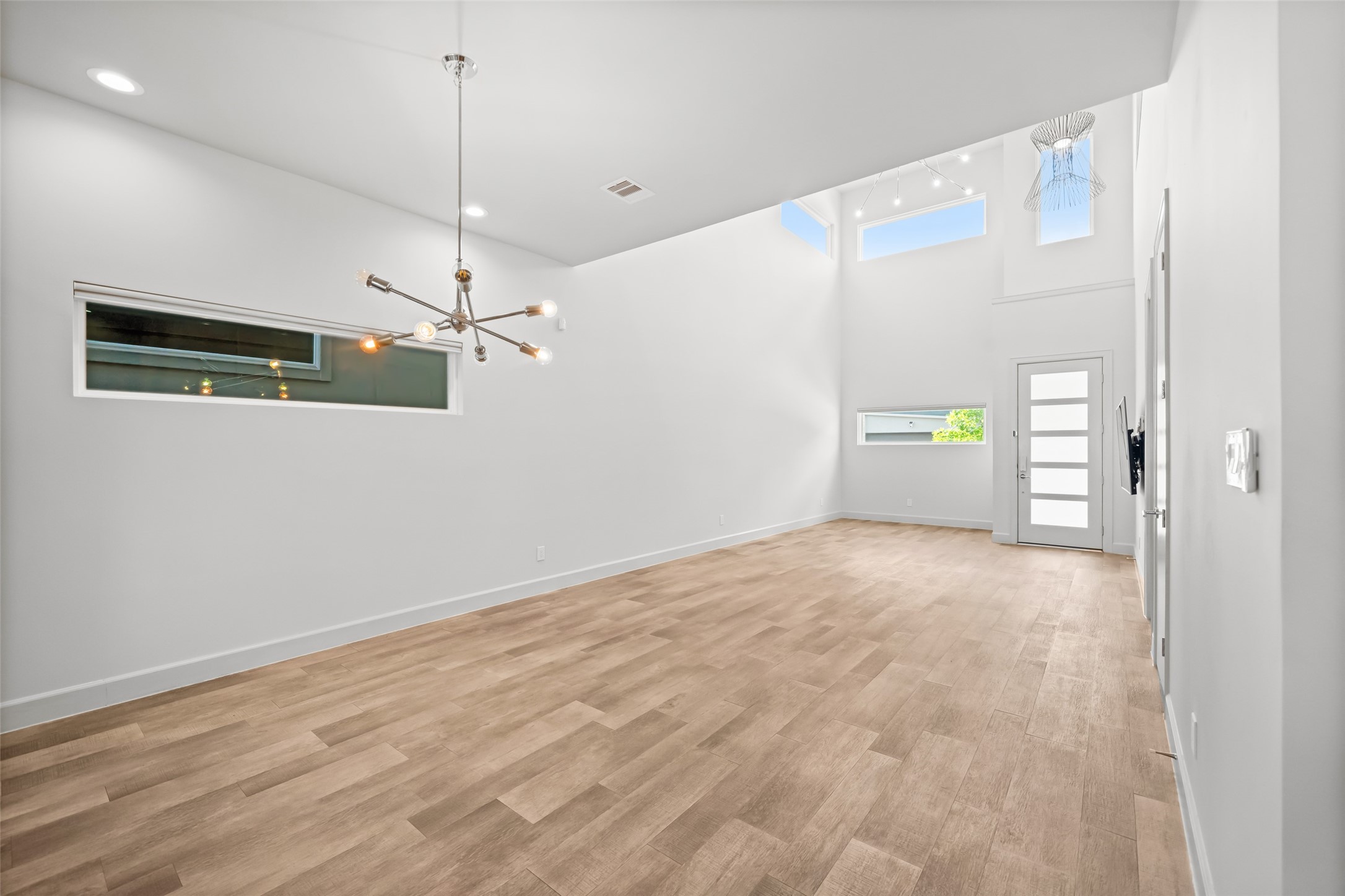 6809 Troya Lane Houston, TX 77092 - Photo 9 of 49