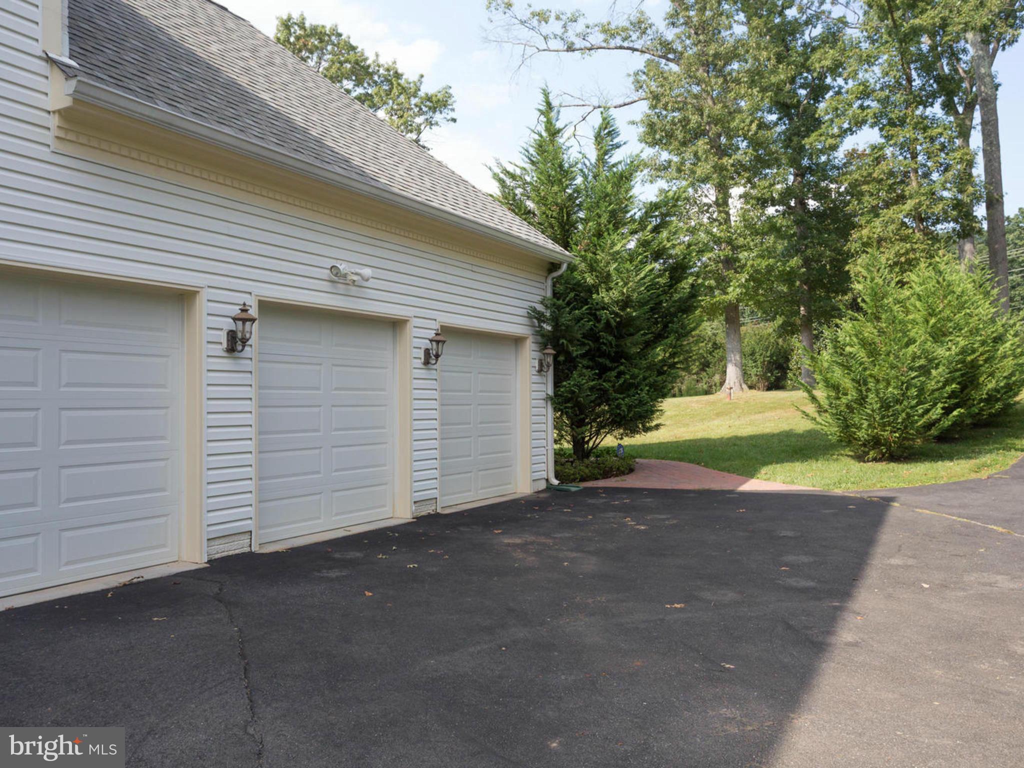 10423 Lawyers Road Vienna, VA 22181 - Photo 2 of 30 Exterior (General)