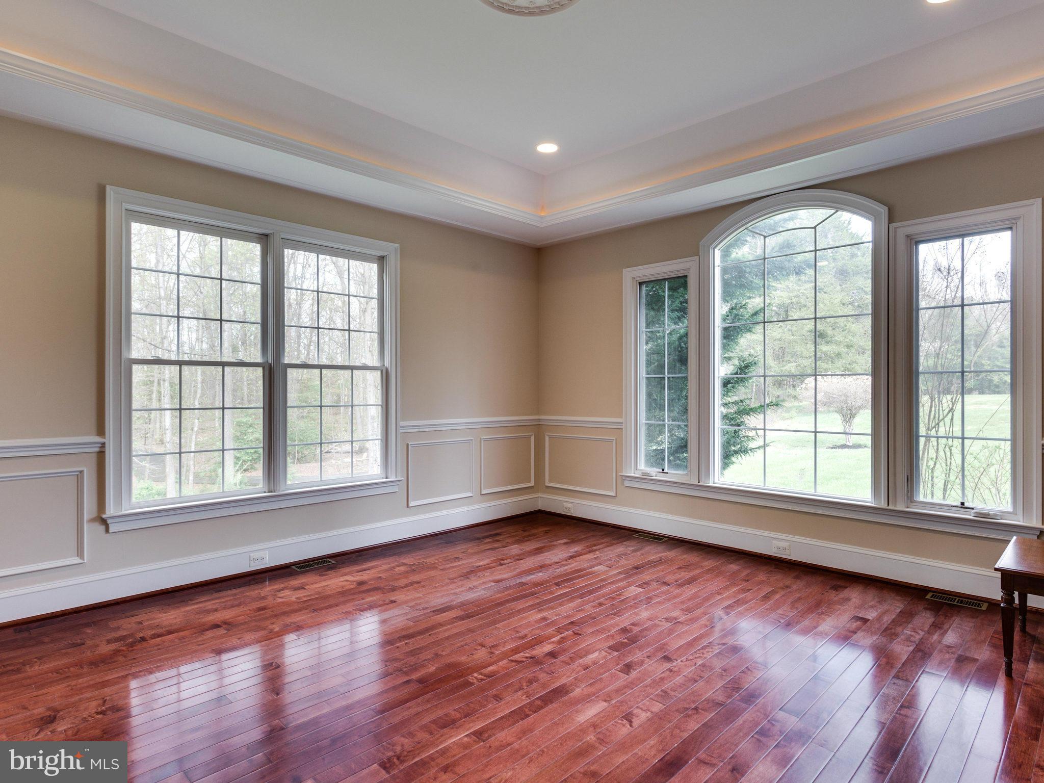 10423 Lawyers Road Vienna, VA 22181 - Photo 6 of 30 Living Room