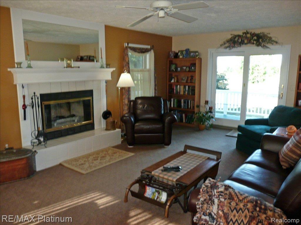 2755 Cedar Lake Road Howell, MI 48843 - Photo 7 of 24 Family Room