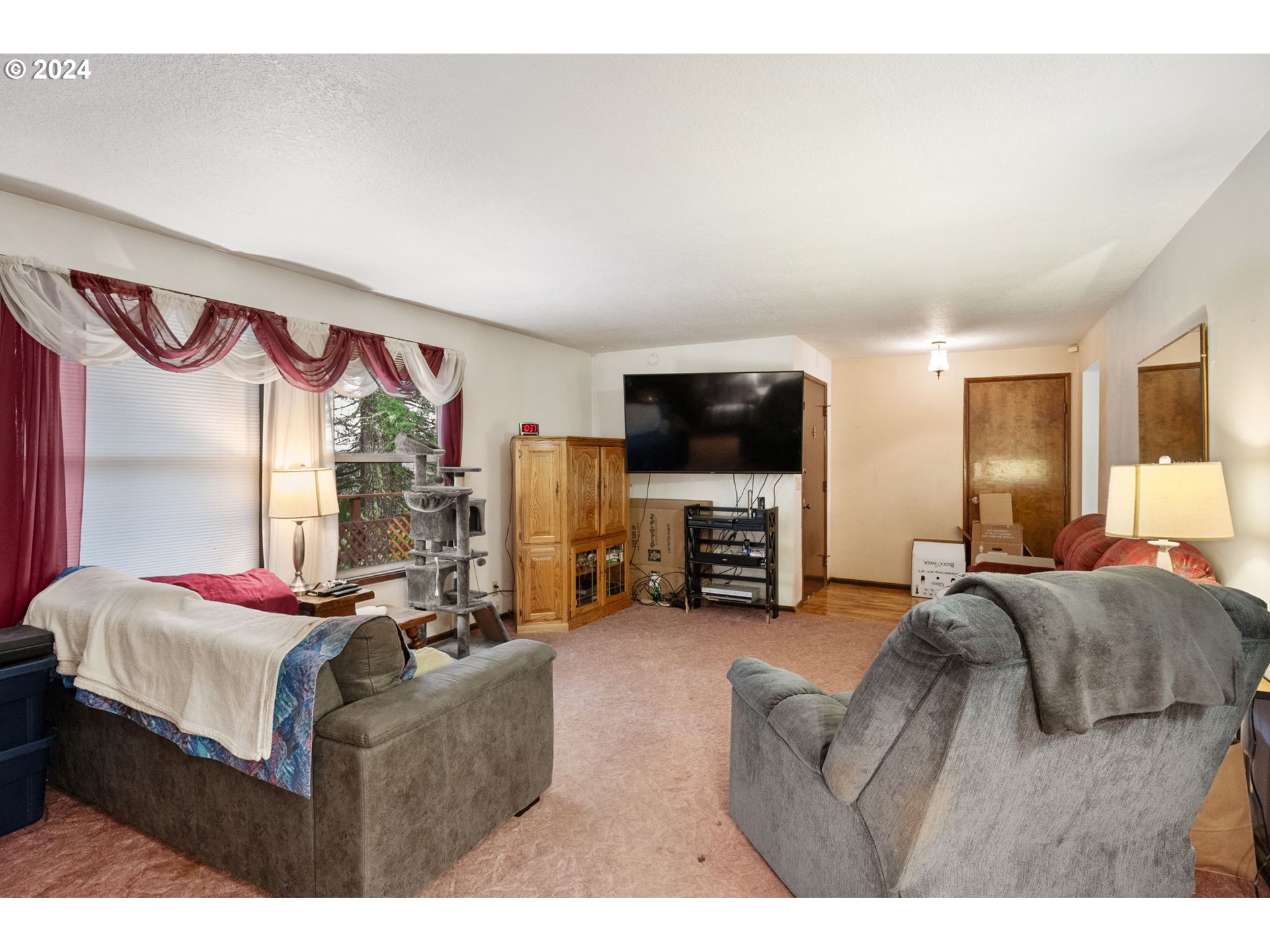 27070 Northwest Timber Road Forest Grove, OR 97116 - Photo 15 of 34 Living Room