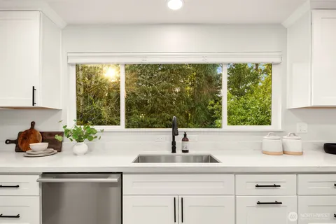 $2,499,988 | 4615 88th Avenue Southeast, Mercer Island, WA 98040