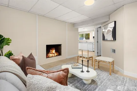 $2,499,988 | 4615 88th Avenue Southeast, Mercer Island, WA 98040