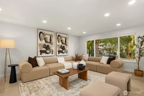 $2,499,988 | 4615 88th Avenue Southeast, Mercer Island, WA 98040