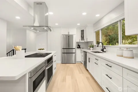 $2,499,988 | 4615 88th Avenue Southeast, Mercer Island, WA 98040