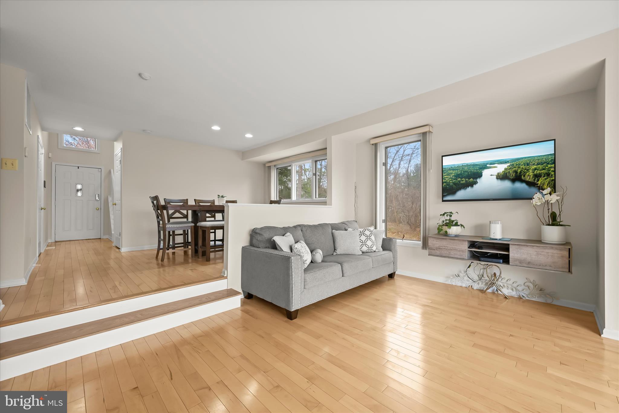 5153 Columbia Road, Unit 13 34 Columbia, MD 21044 - Photo 14 of 55 Living & dining rooms