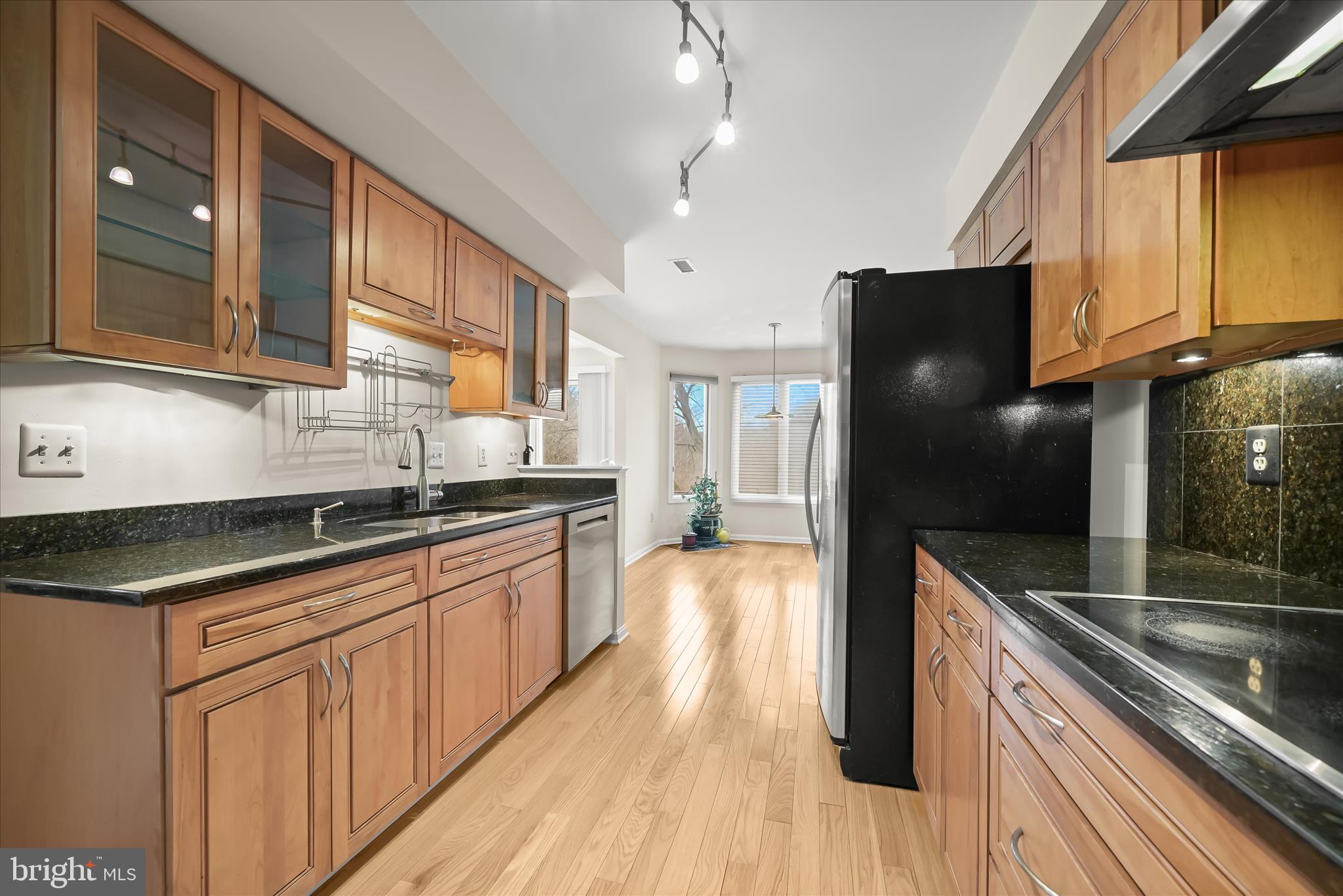 5153 Columbia Road, Unit 13 34 Columbia, MD 21044 - Photo 16 of 55 Kitchen