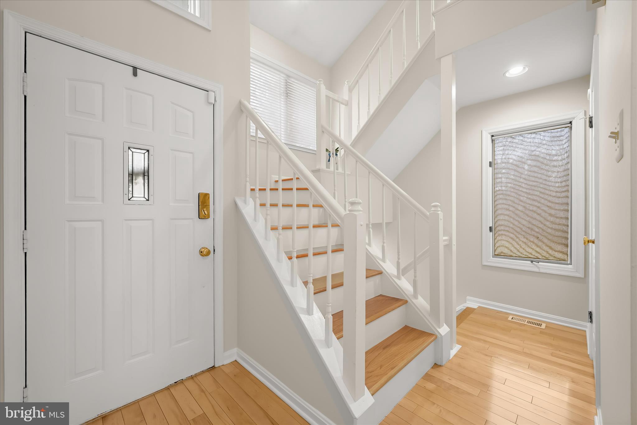 5153 Columbia Road, Unit 13 34 Columbia, MD 21044 - Photo 7 of 55 Foyer