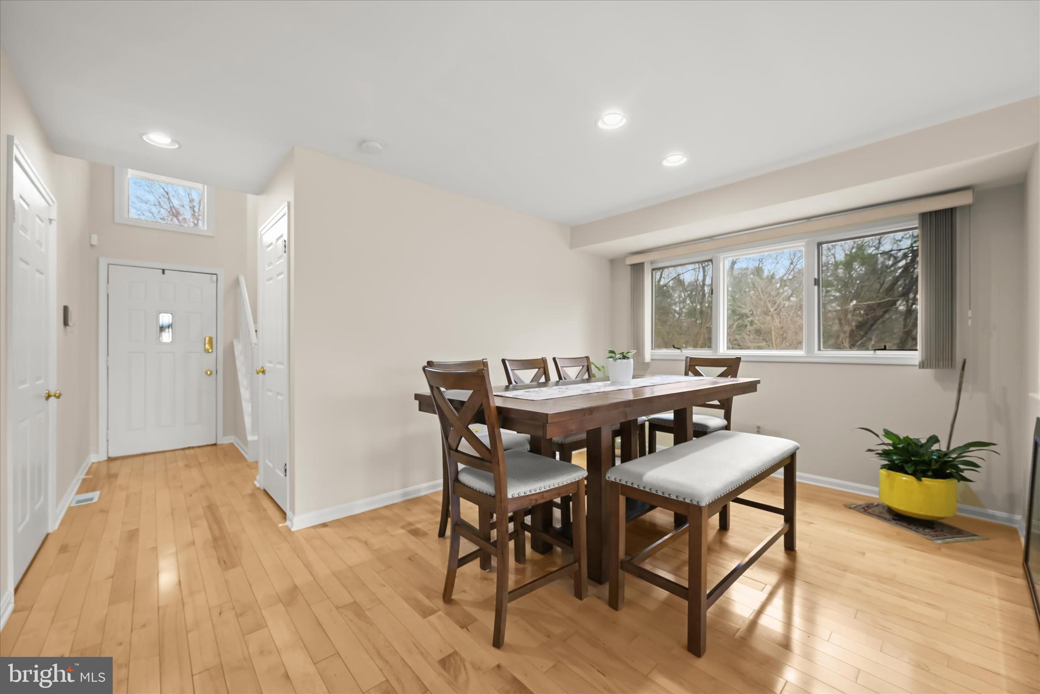 5153 Columbia Road, Unit 13 34 Columbia, MD 21044 - Photo 8 of 55 Dining room with recessed lighting