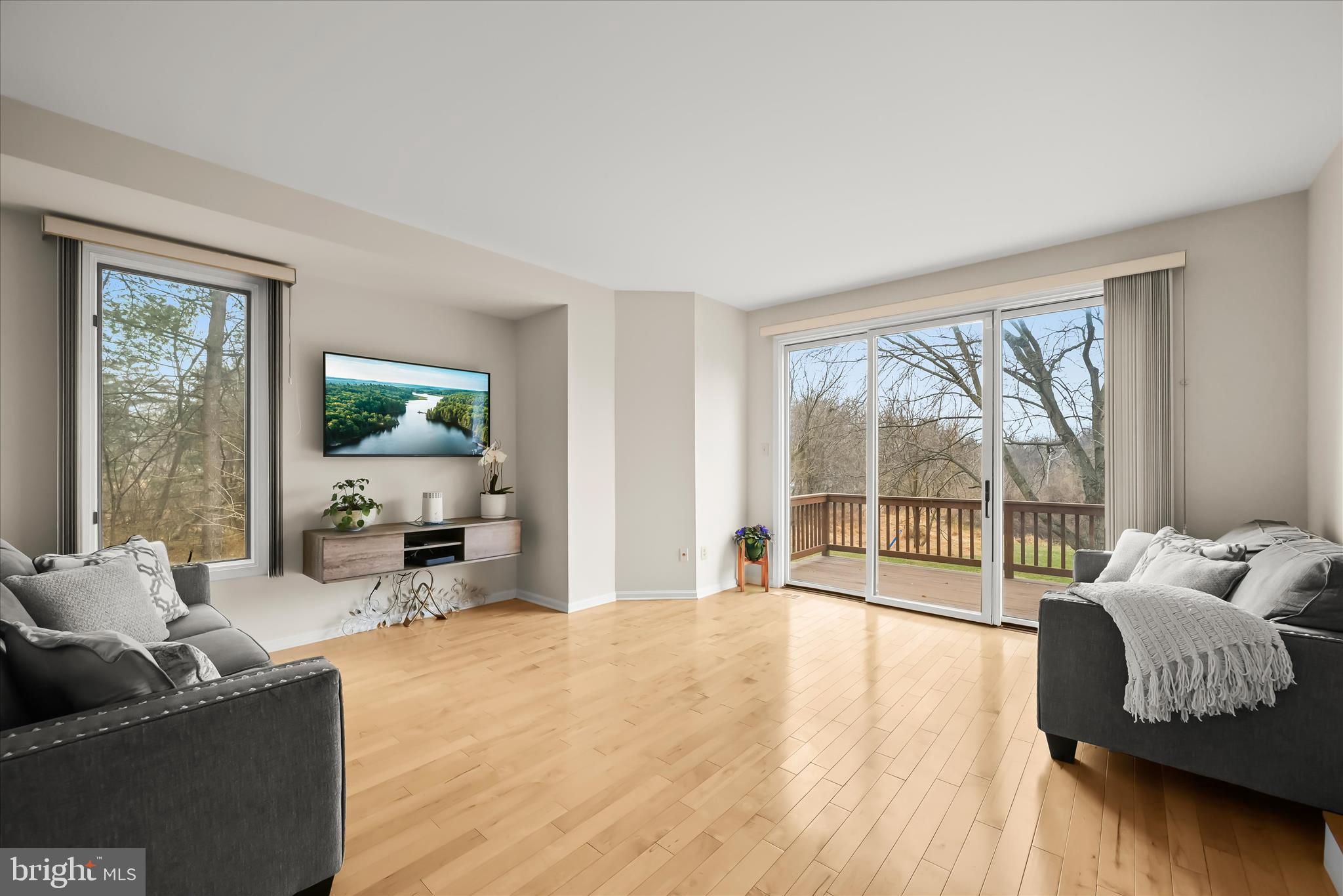 5153 Columbia Road, Unit 13 34 Columbia, MD 21044 - Photo 10 of 55 Living room with hardwood flooring